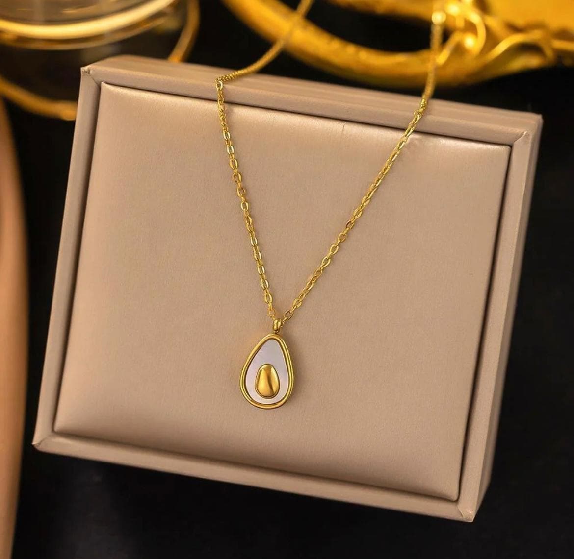 Egg model neck chain