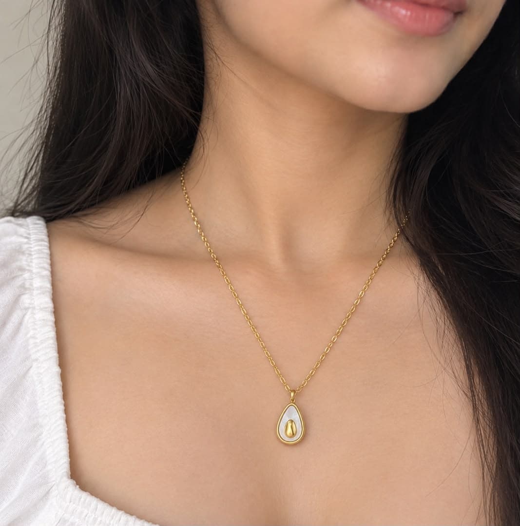 Egg model neck chain — 2