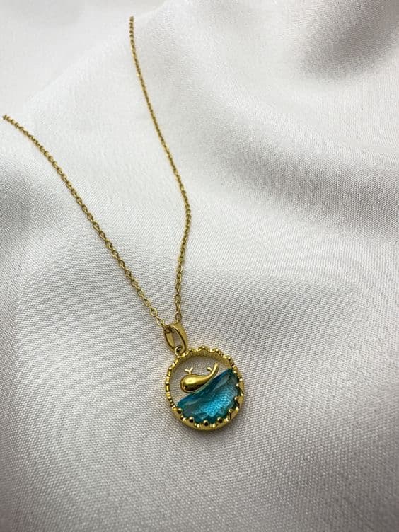 Whale neck chain